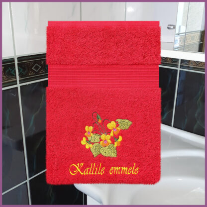 Tikitud kannikestega vannirätik kallile emmele. Materjal: puuvill 100%, suurus: 140x70cm