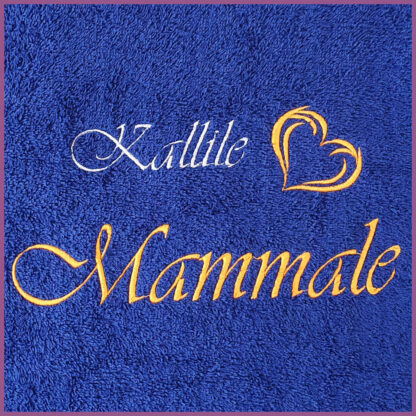 Tikitud südamega vannirätik kallile mammale
