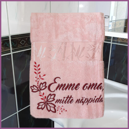 Tikitud ornamendiga bambusviskoosist saunalina emmele