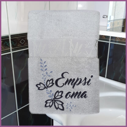 Tikitud ornamendiga bambusviskoosist saunalina empsile